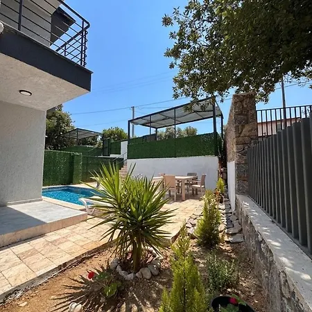 Duplex With Private Pool In Akyaka Atakoey Vilă